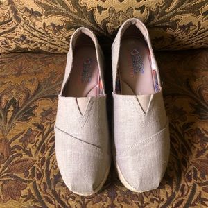 Toms memory foam slip ons brand new.